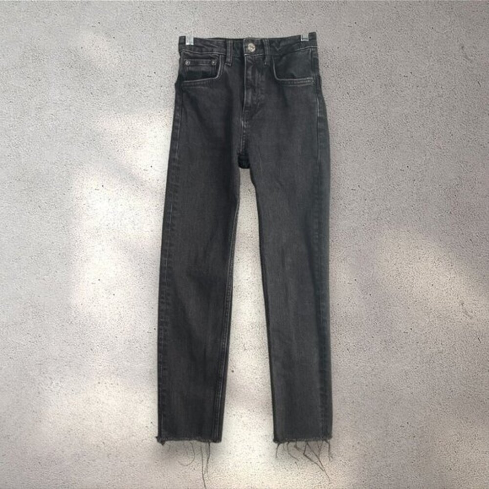 ZARA High Rise Straight Leg Jeans Women’s 0 Black Denim Raw Hem Y2K Dark Grunge